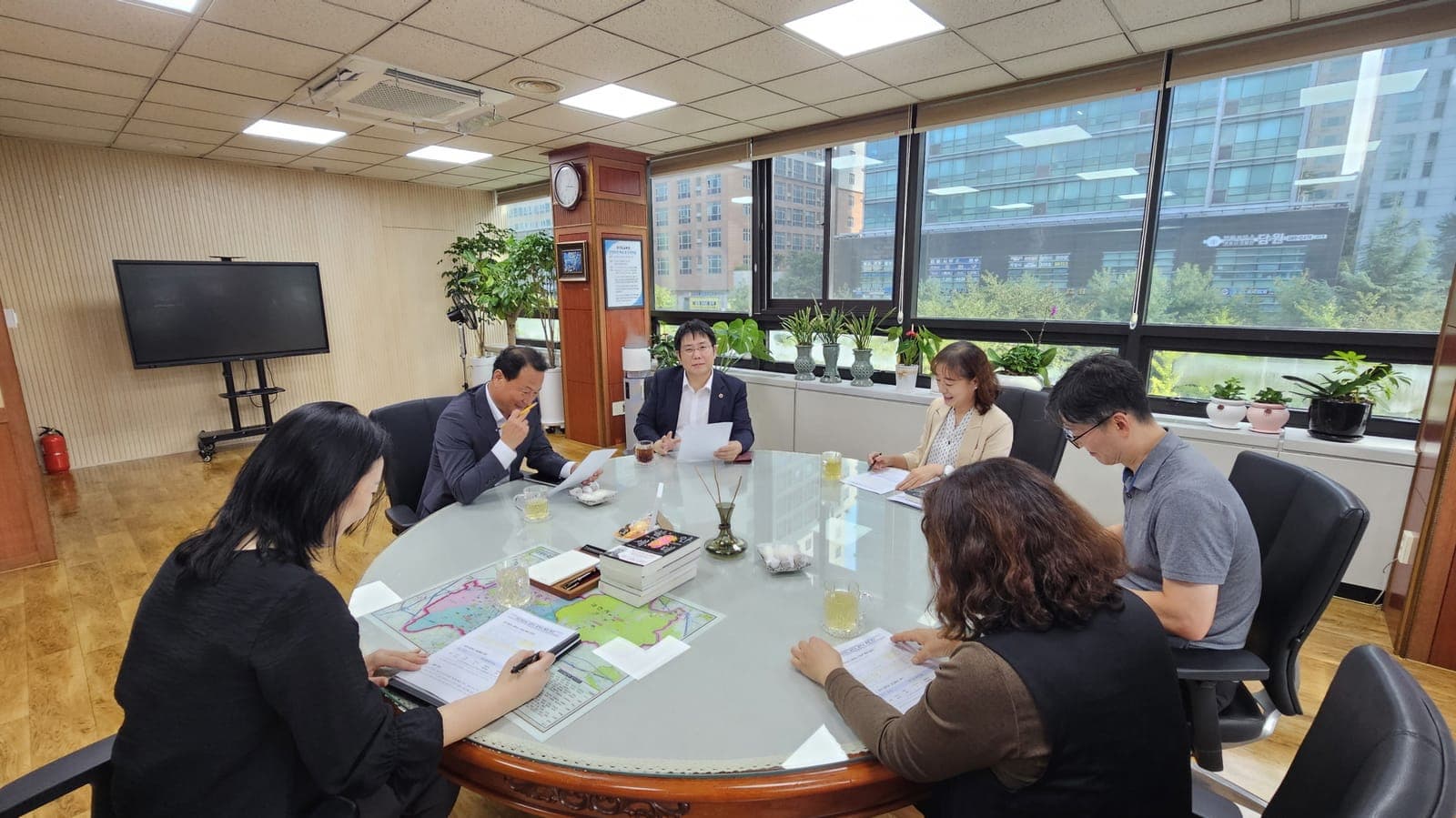 김현석 의원, 중학교 배정 협의 사진 1